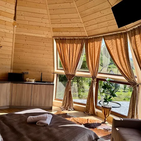 Forest Glamp & Jacuzzi *