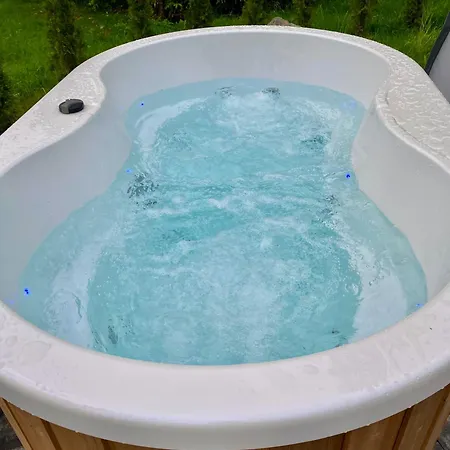 Luxussátor Forest Glamp & Jacuzzi *