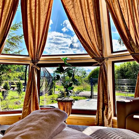 Forest Glamp & Jacuzzi Luxussátor *